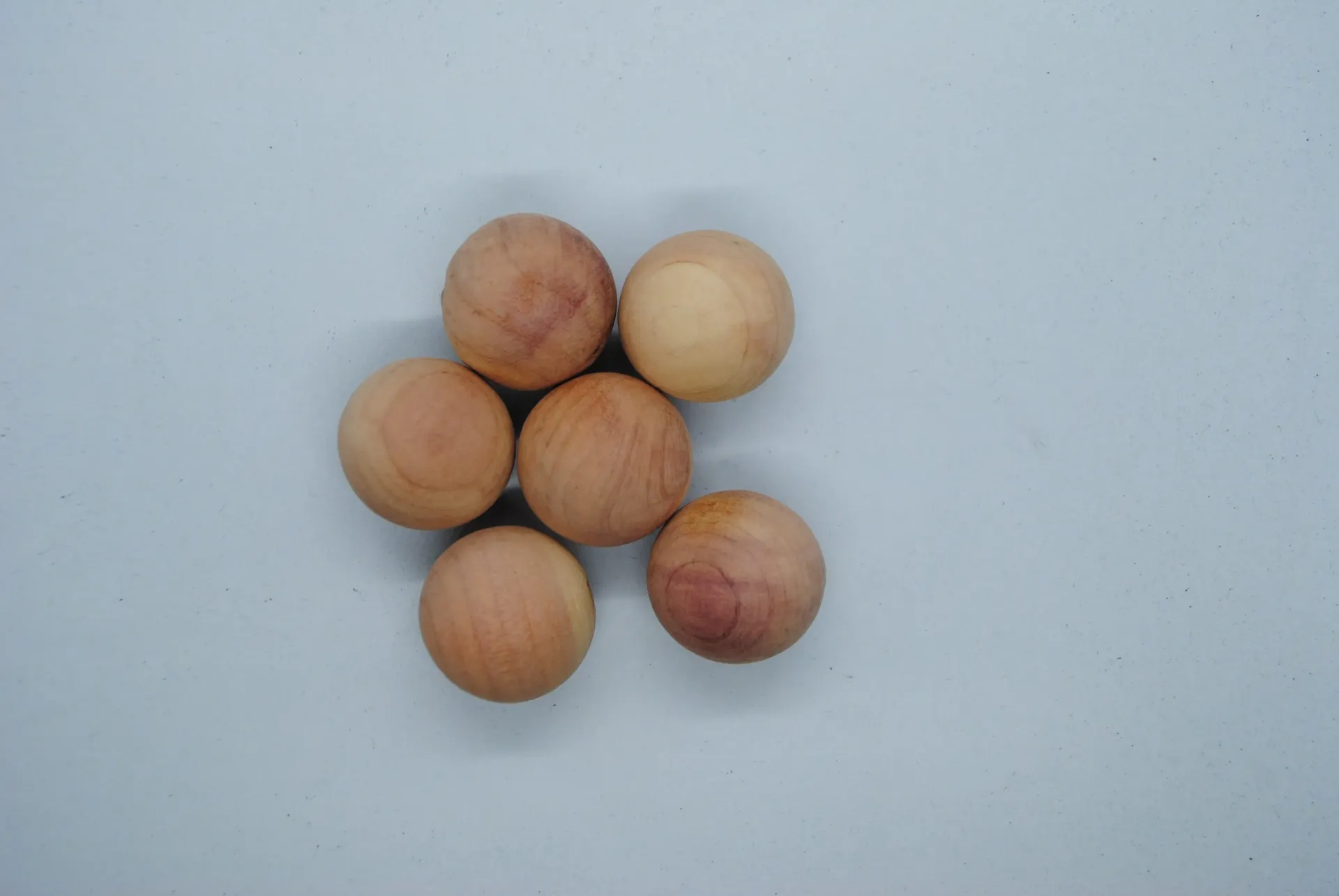 Mølkugler / Cedertræ